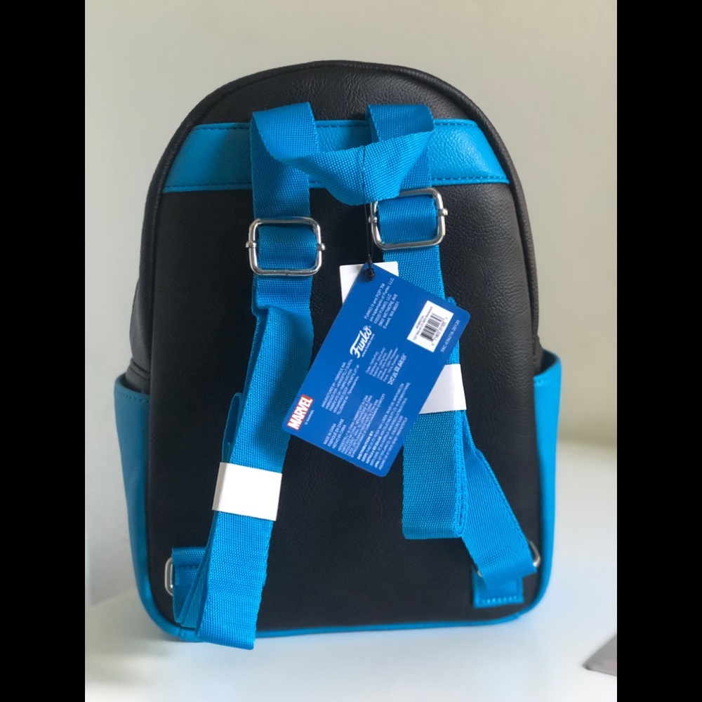 Funko x Marvel black light back pack - Picture 4 of 4